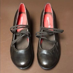 Cute Merrell heels 👠! You can wear biking!